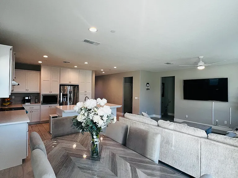 Radiance Ln — Photo 28