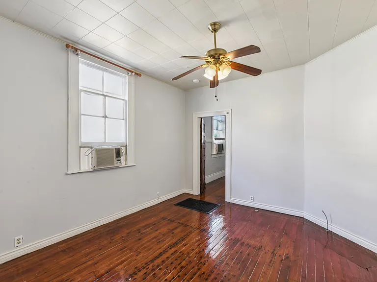 1013 Independence St — Photo 6