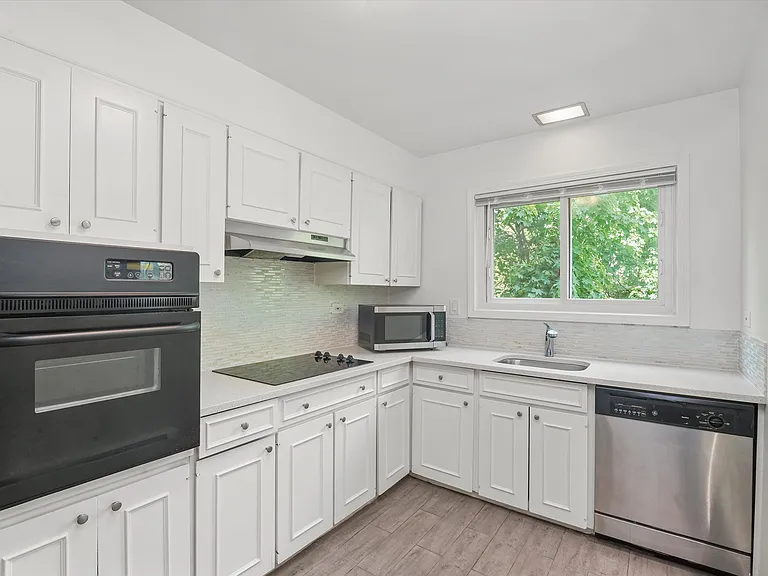 200 South Blvd #1B — Photo 4