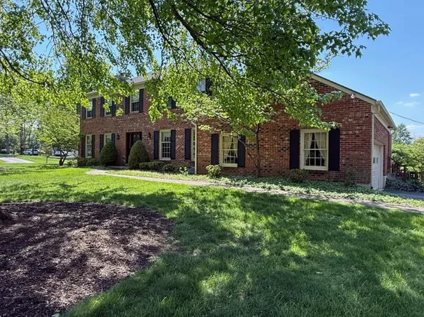 9901 Knollwind Dr, Montgomery, OH 45242