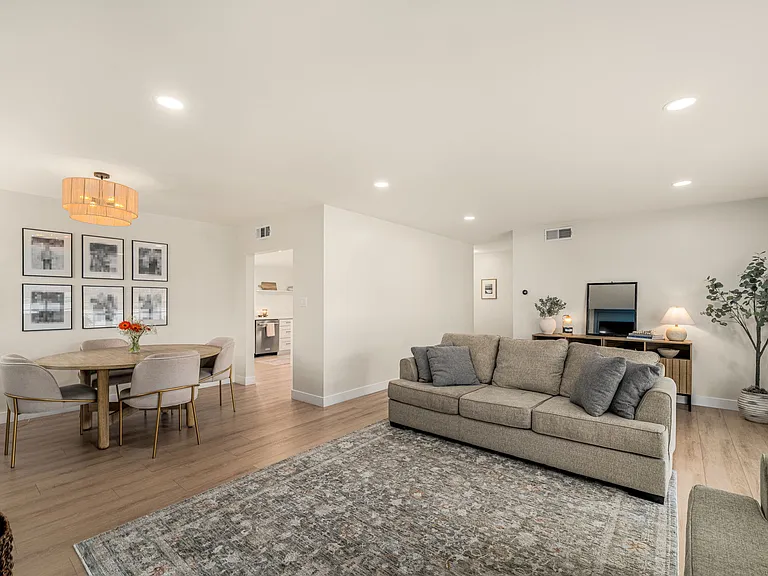 16229 Janine Dr — Photo 10