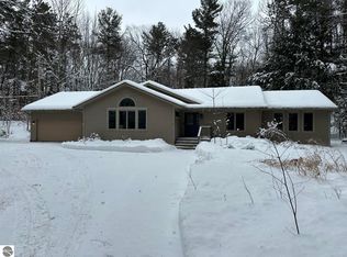 10659 Lakeshore Rd, Williamsburg, MI 49690