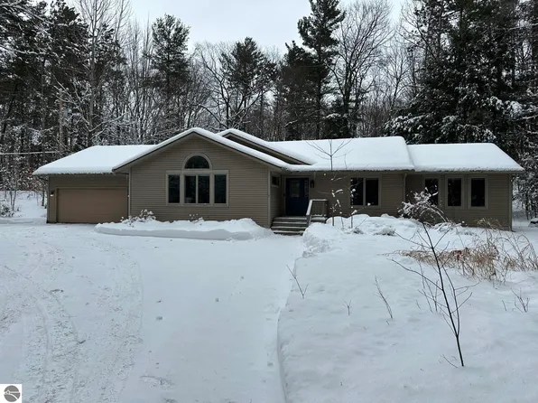 10659 Lakeshore Rd, Williamsburg, MI 49690