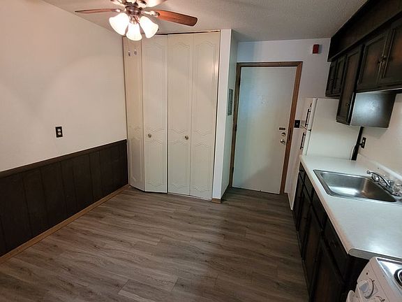 3rd image of 1106 26th Ave S #123