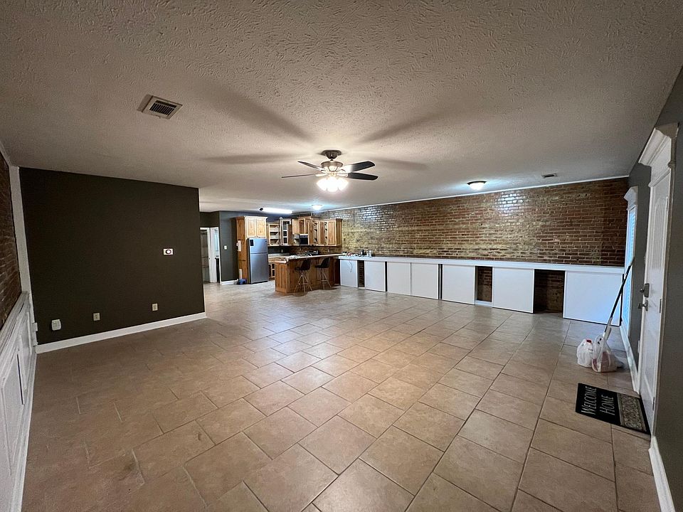 2nd image of 122 W Center St