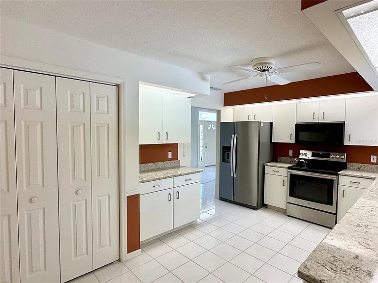 5024 Southern Pine Cir — Photo 21
