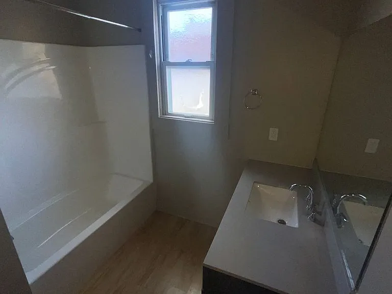 425 N Walnut St — Photo 56