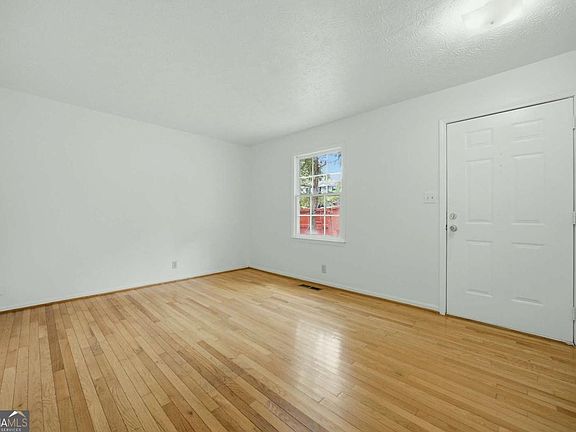 5th image of 864 Whitehall Dr
