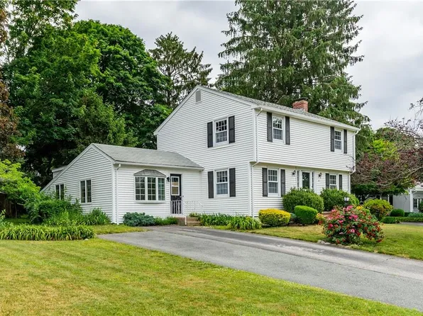 69 Douglas Rd, Warwick, RI 02886