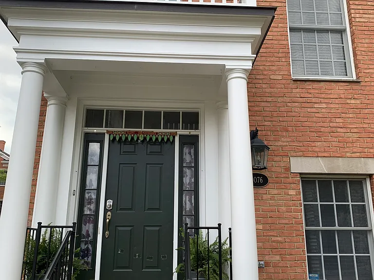 2076 Broughton St — Photo 2