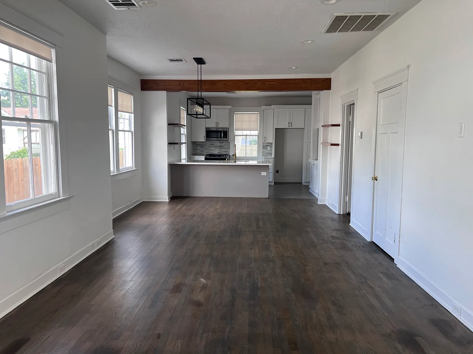 2 bed, 1.5 bath, 1189 sqft, $1,800 — Photo 2