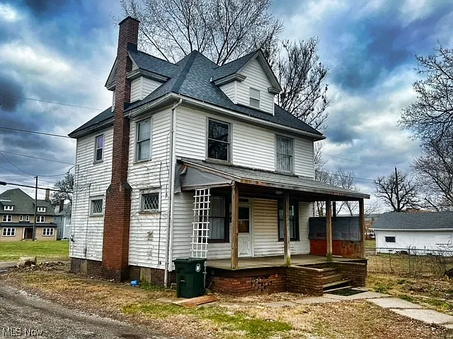 1230 Woodland Ave NW photo 1