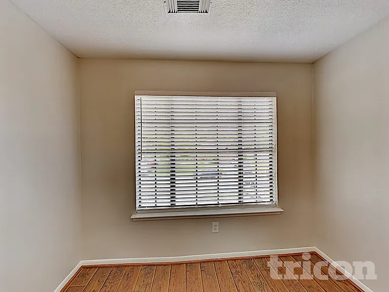 1050 Maclesby Ln — Photo 14