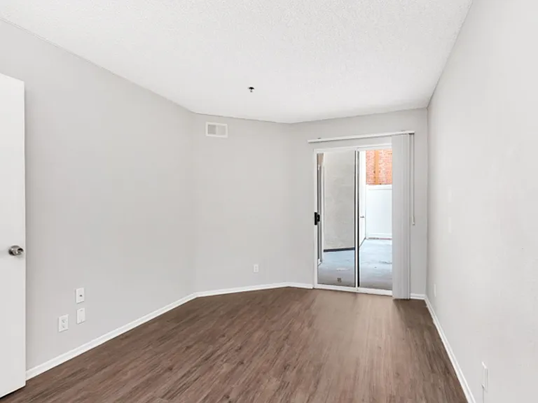 Reno Apartments — Photo 5