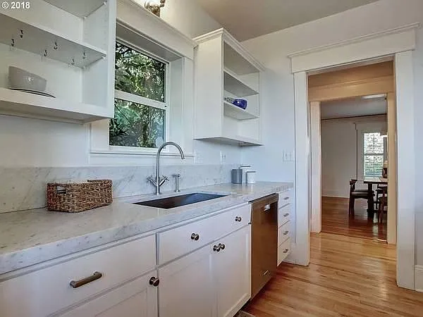 734 NW Marlborough Ave — Photo 2