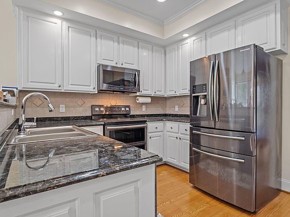 5th image of 1005 Downing Way Ct