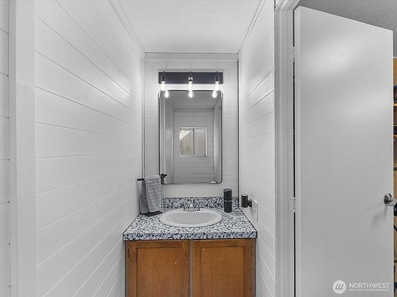 3rd image of 16914 78th Avenue NW