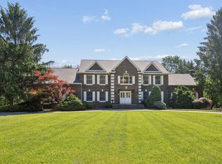 2 W Gate Rd, Saddle River, NJ 07458