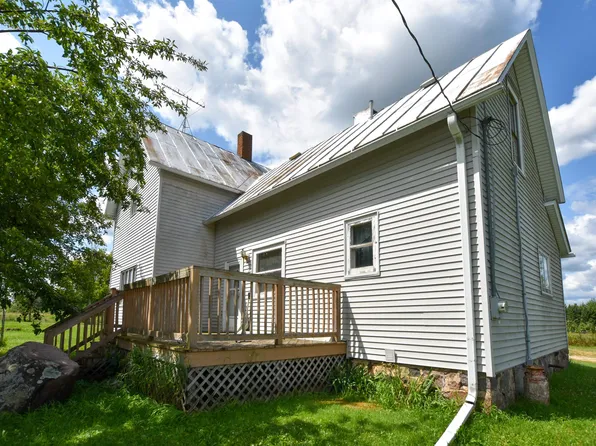 N6221 32nd Ave, Fremont, WI 54940