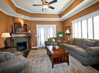 11534 Lakecrest Dr, Olathe, KS 66061