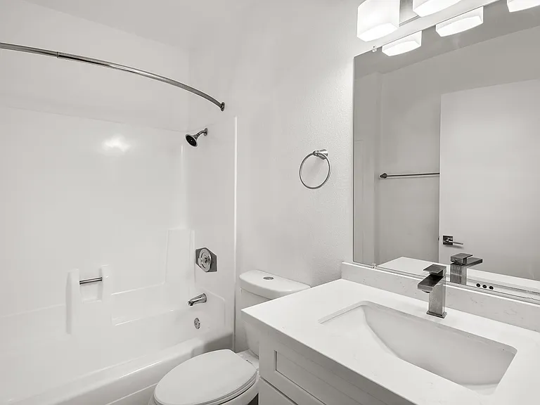 Valle at 9061 Kenwood — Photo 4