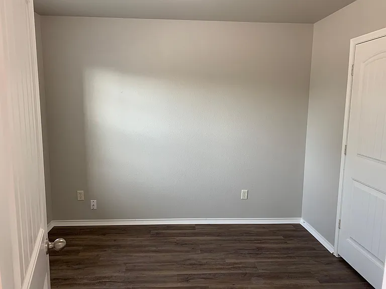 328 Carlyle St — Photo 20