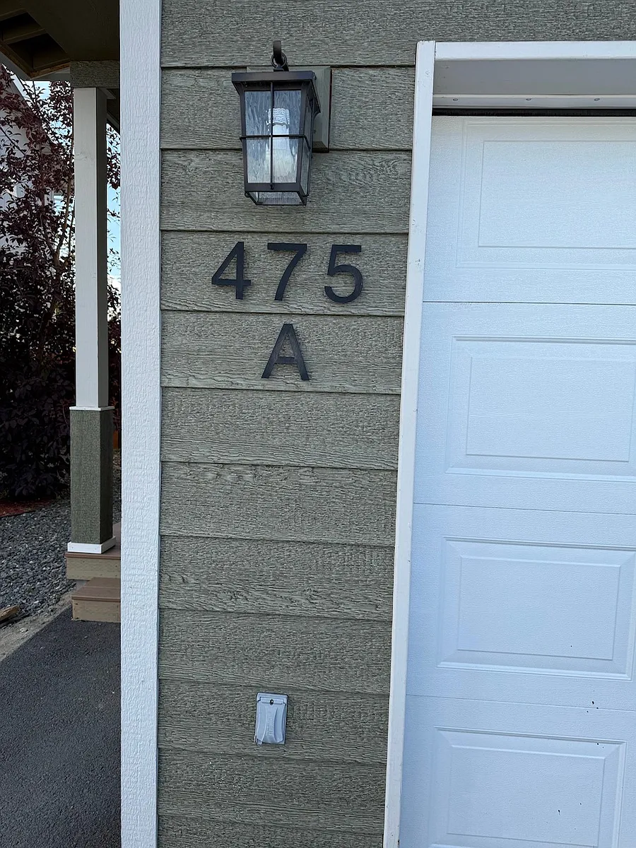 Welcome to 475A - 475 W Redoubt Ave #A