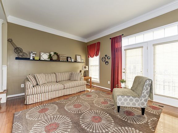 4th image of 22063 Avonworth Sq
