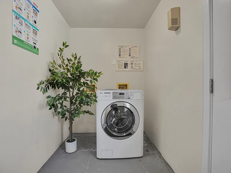 BROOK HOLLOW APARTMENTS — Photo 17