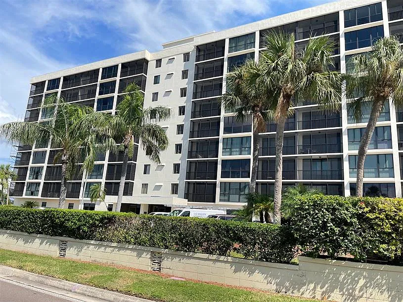 7100 Sunshine Skyway Ln S #301