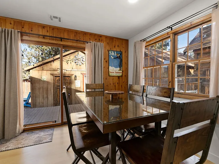 135 E Mojave Blvd — Photo 8