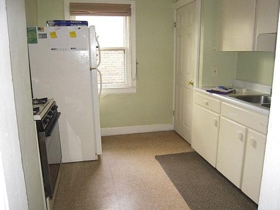 4th image of 231 Center St