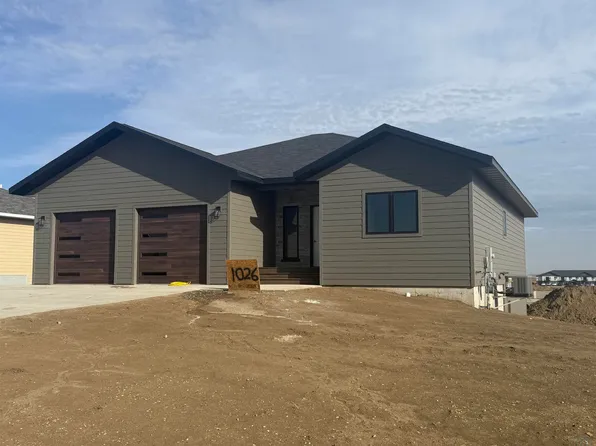 1026 15th Street Cir NE, Sioux Center, IA 51250