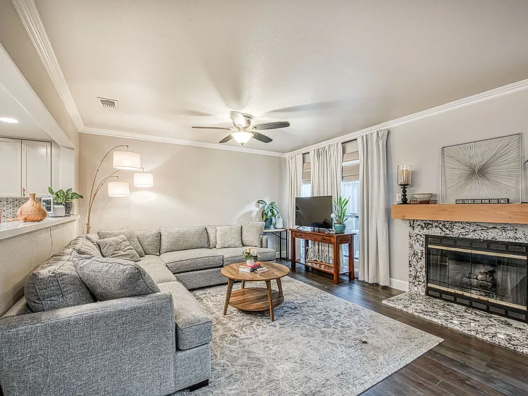 921 E Foxhill Dr — Photo 4