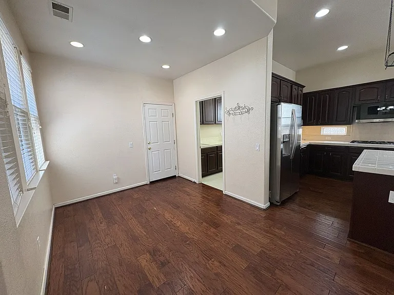 5637 Lilyview Way — Photo 6