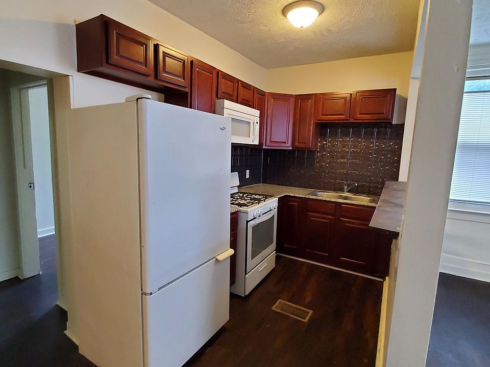 1st image of 23 Clinton St APT 3