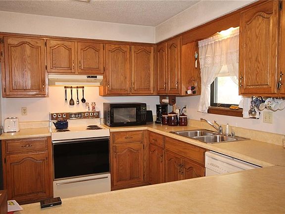4th image of 1704 SE Sunrise St
