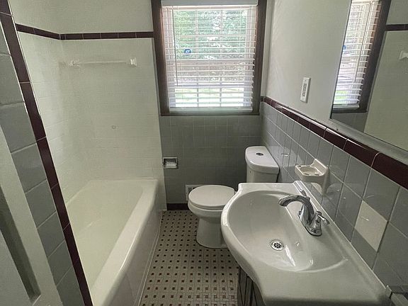 5th image of 2437 Ivydale Dr SW