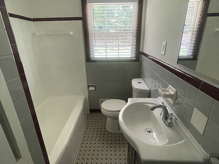 2437 Ivydale Dr SW — Photo 5