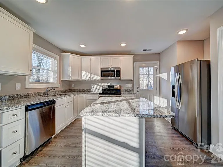 1414 Mason St — Photo 5