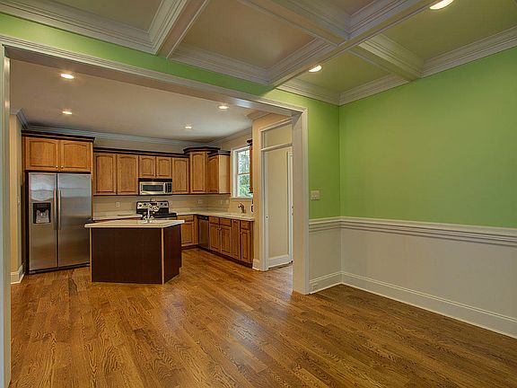 5th image of 208 Charleston Ln