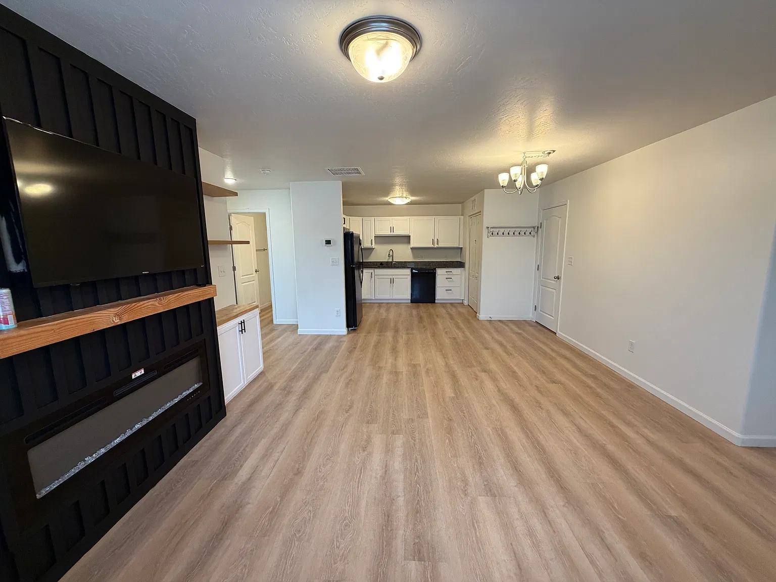 3 bed, 1135 sqft, $2,100 — Photo 3