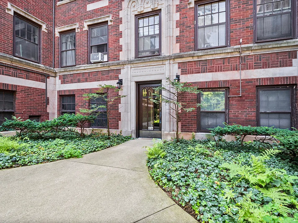 906 Oakton St #2