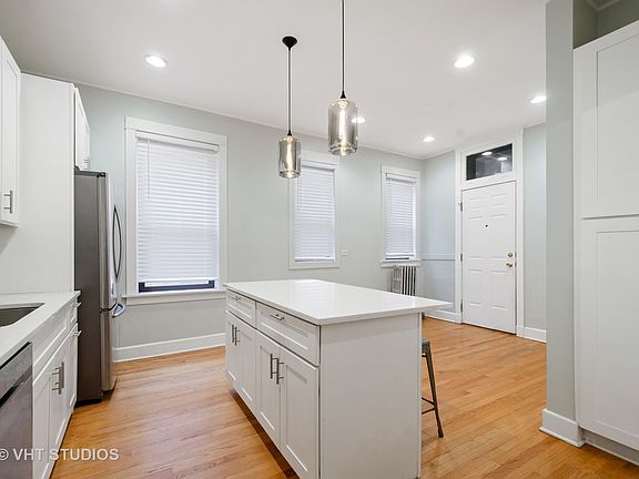 3rd image of 2819 N Cambridge Ave APT 2S