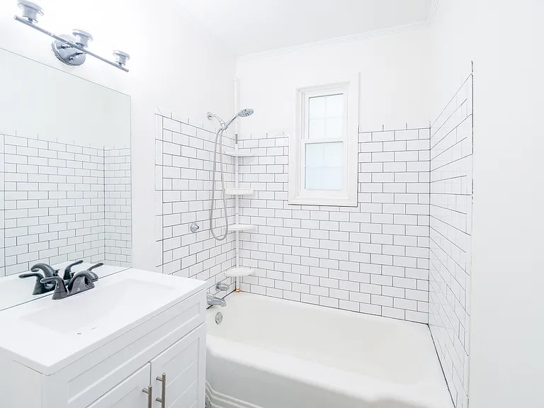 706 E Pinetree Blvd — Photo 33