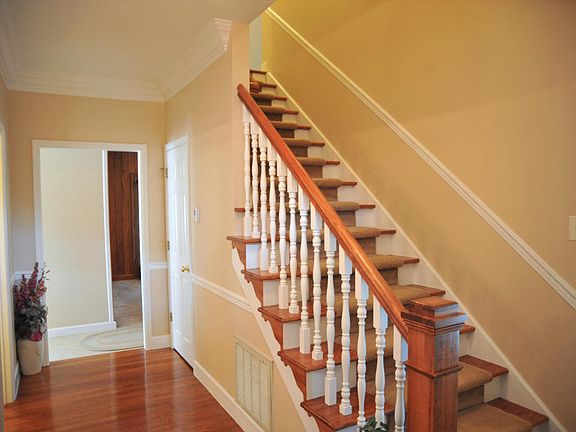 5th image of 1029 Hayslope Dr