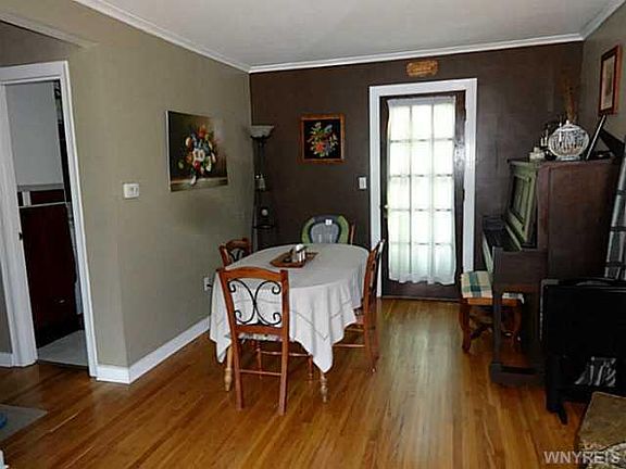 3rd image of 72 Cadman Dr