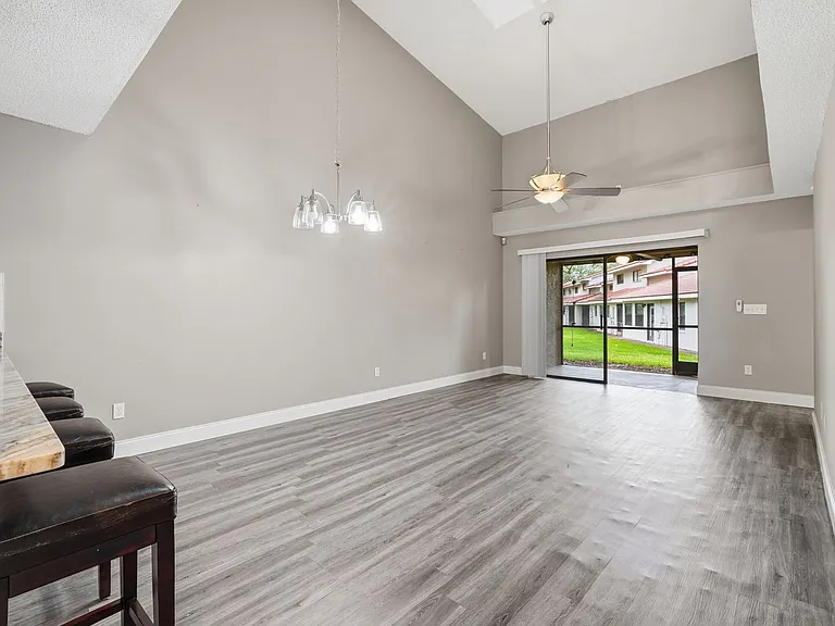 7528 Fenwick Cove Ln — Photo 23