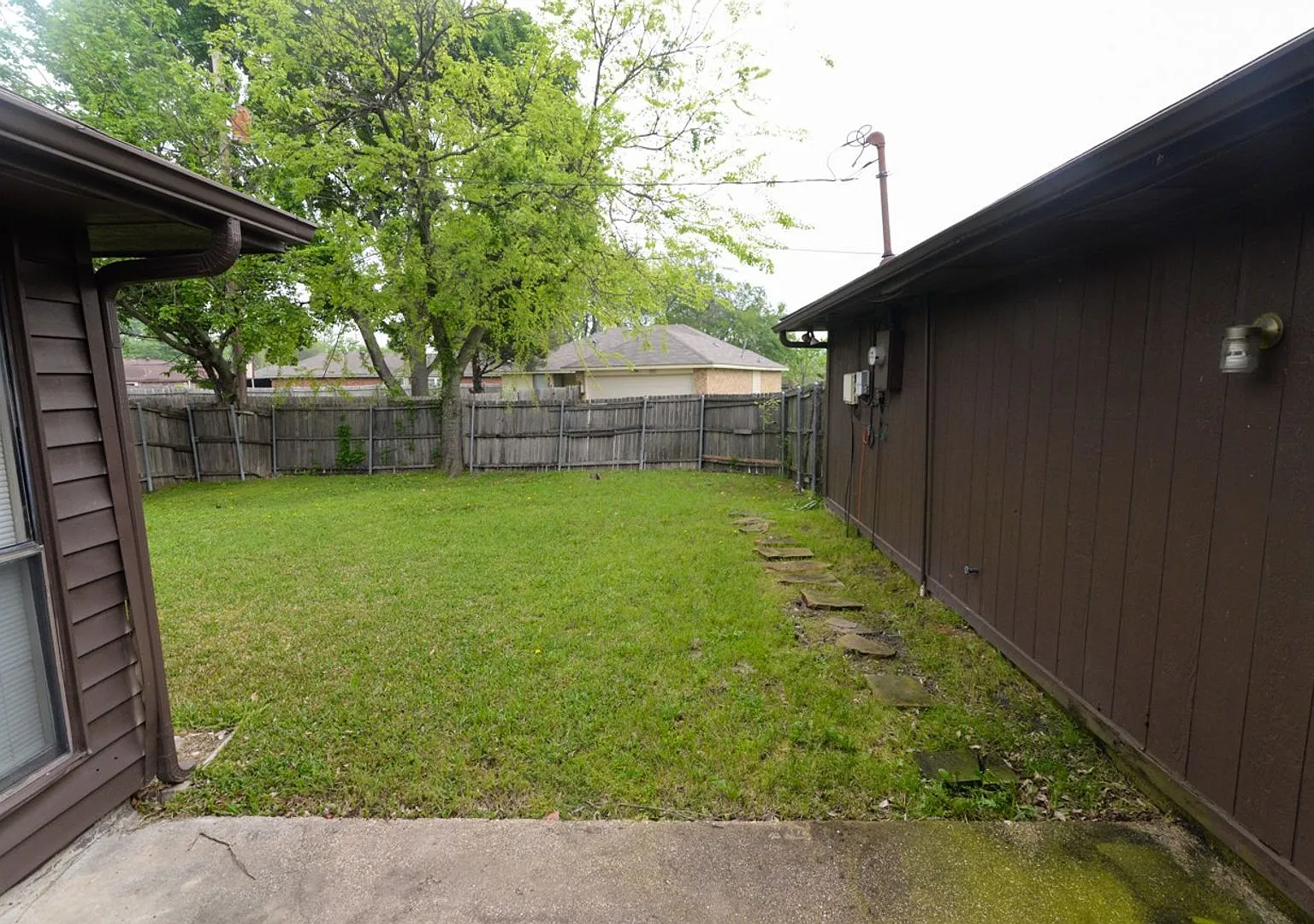 Charming 3-Bedroom Home Near the Lake! — Photo 2