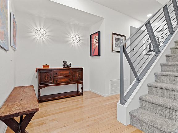 Entrance/Foyer space